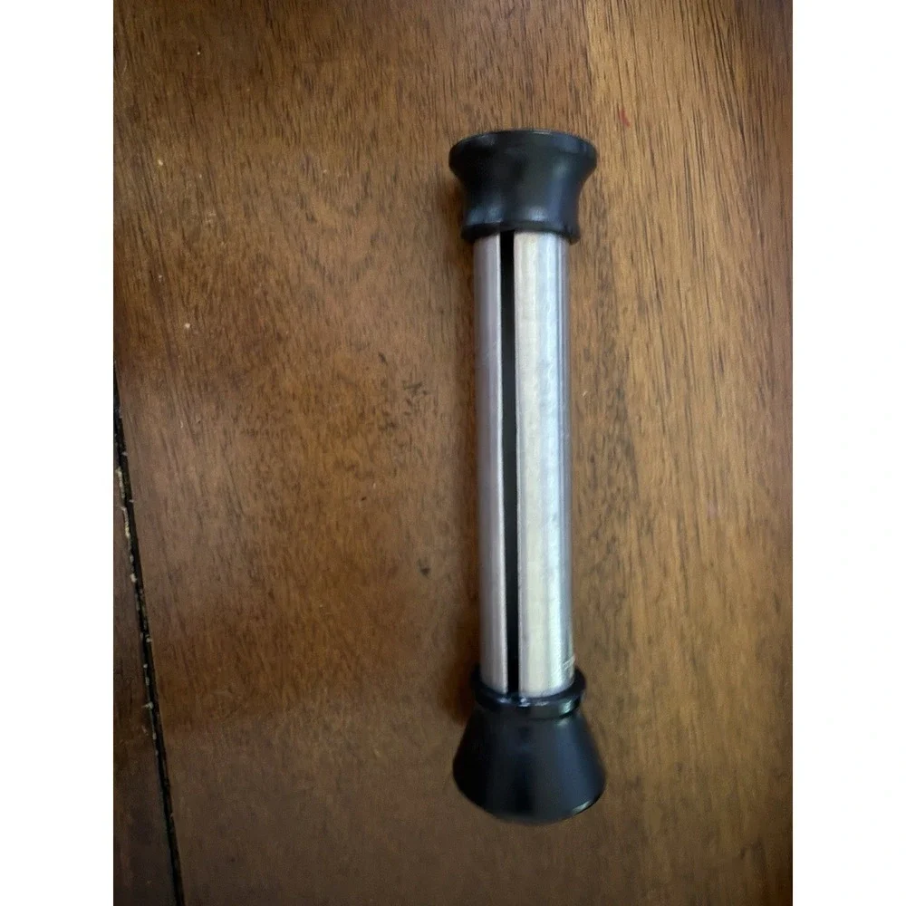 Pampered Chef The Corer #2415 Handheld Apple & Pear Corer